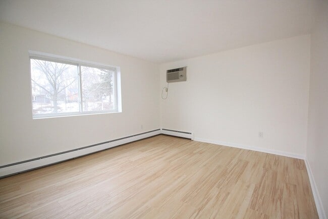 Building Photo - 34 Hamilton Rd