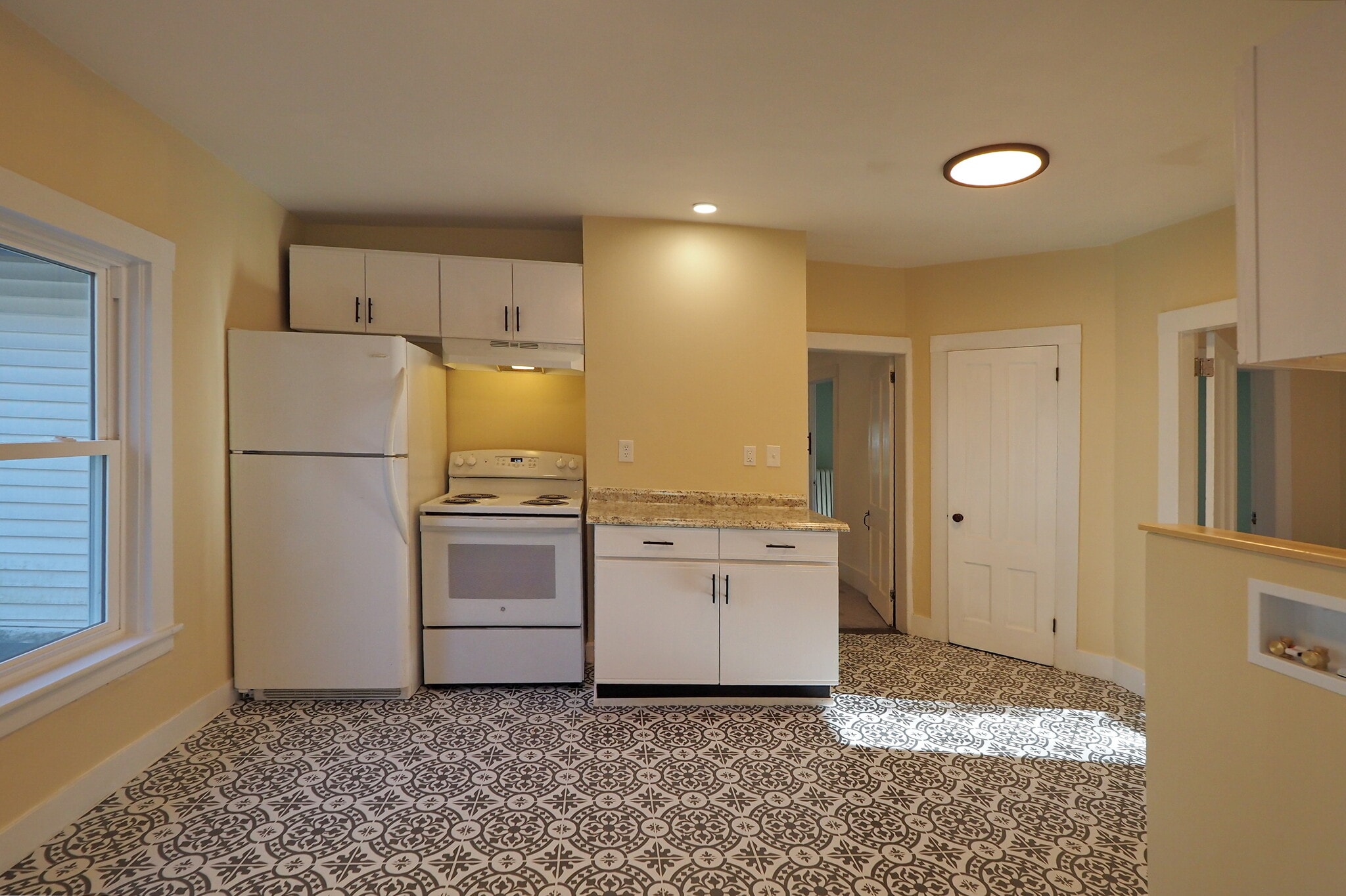 Kitchen - 197 Western Ave