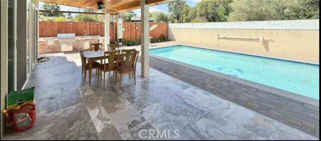 Building Photo - 5921 Fallbrook Ave