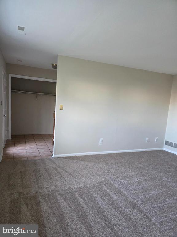 Building Photo - 11 Acapella Ct