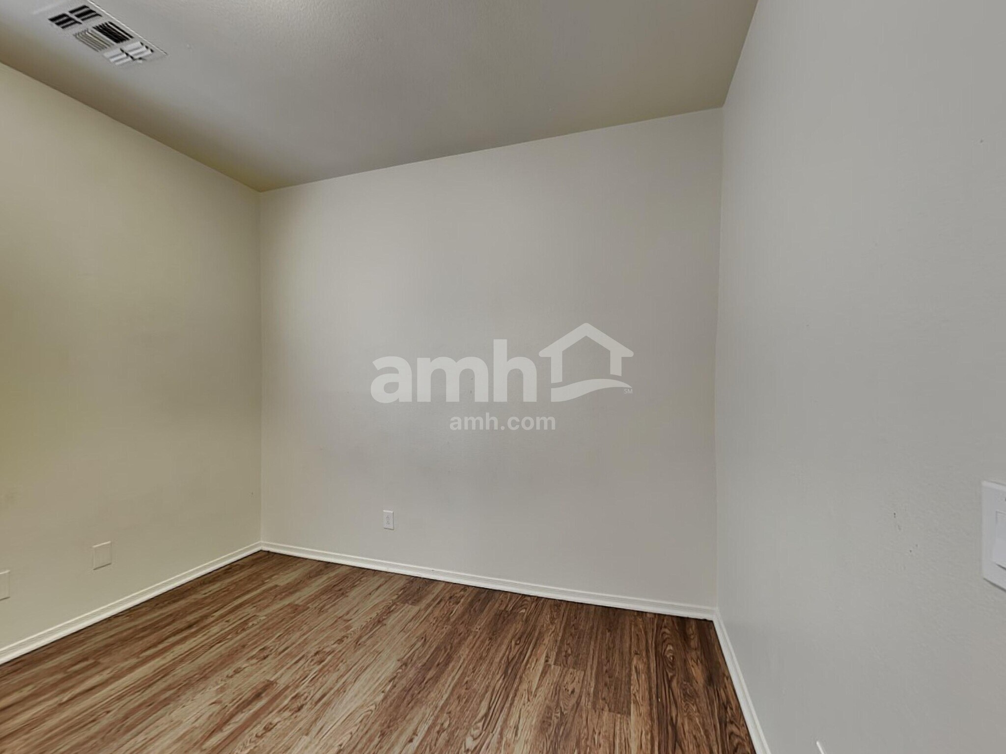 Building Photo - 12930 W Clarendon Ave