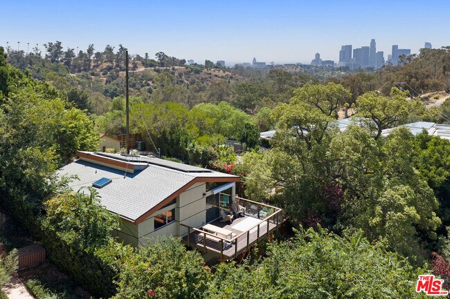 Building Photo - 2021 Park Dr