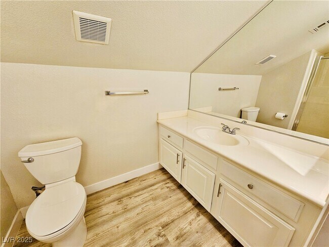 Building Photo - 777 Valley Rise Dr
