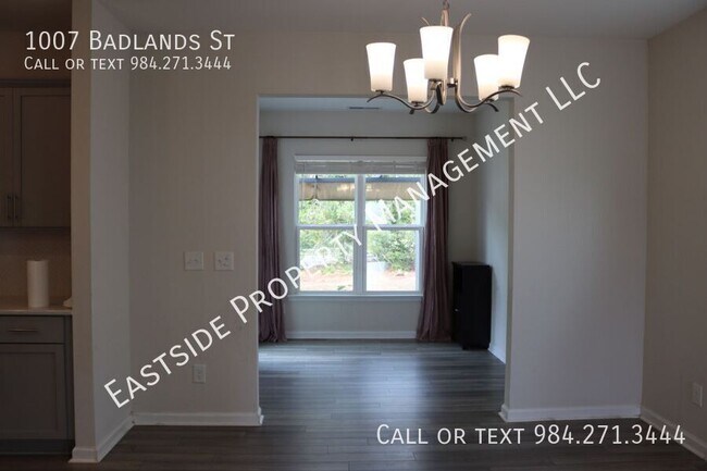 Building Photo - 1007 Badlands St