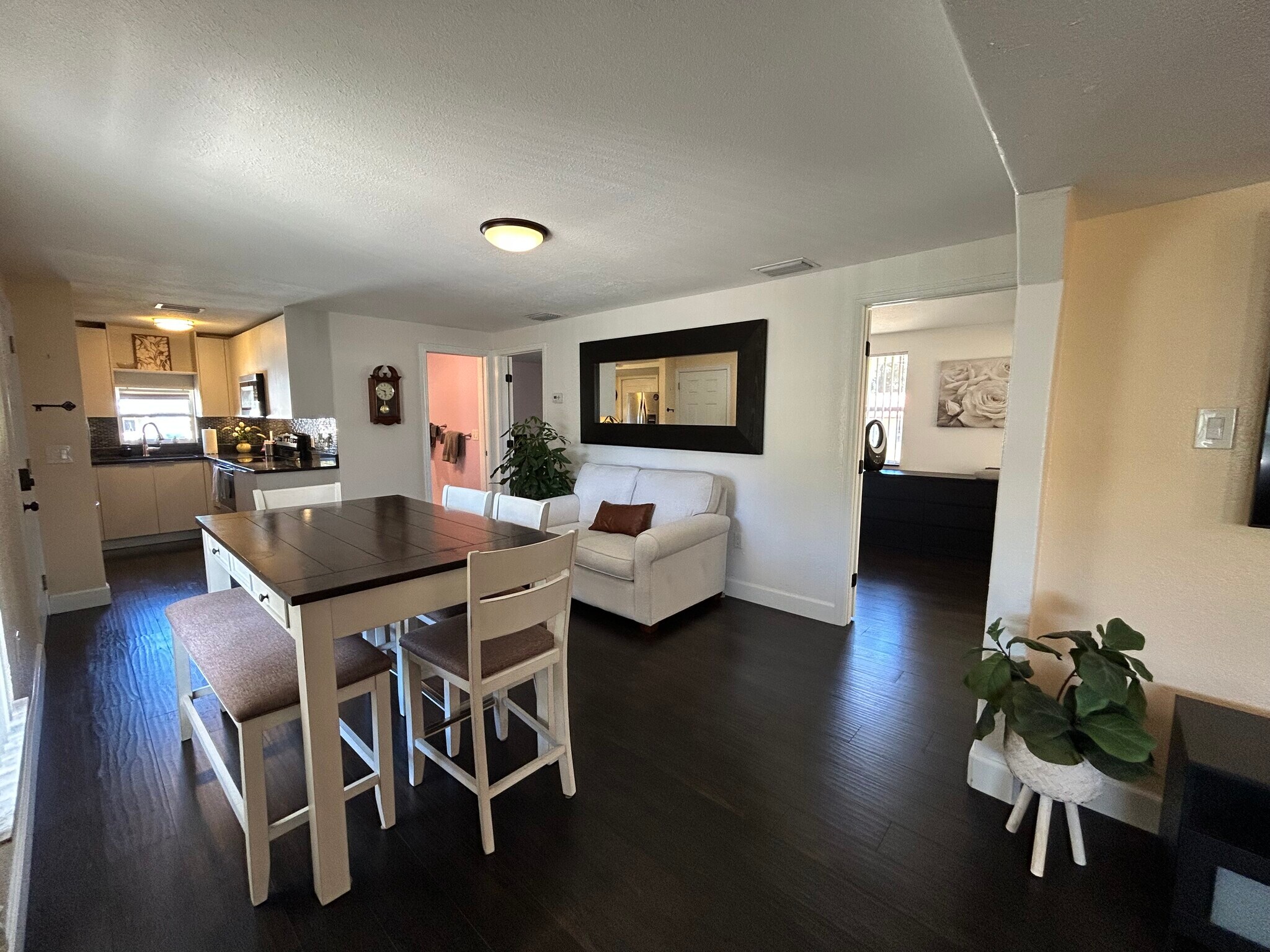 Building Photo - 203 W Crest Ave