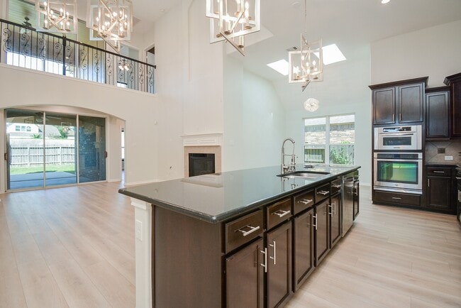Building Photo - 6403 Edinburgh Ct
