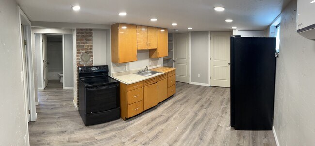 Kitchen - 428 N 10th Ave