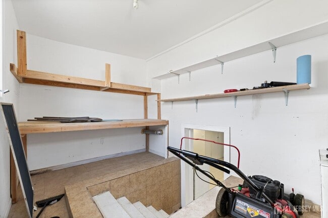 Building Photo - 28 St Ann St