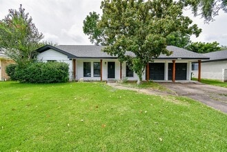 Building Photo - 5019 Stillbrooke Dr