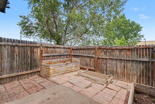 Building Photo - Move-In Ready 3-Bedroom Home with Modern Finishes Just Minutes from Fort Carson