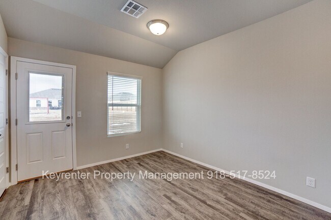 Building Photo - Beautiful 3 Bedroom, 2 Bath Recently Built Home in BA