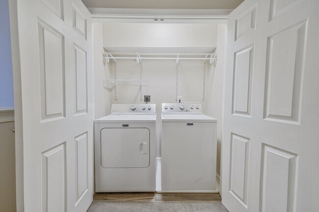 Building Photo - 1060 Gardenview Loop