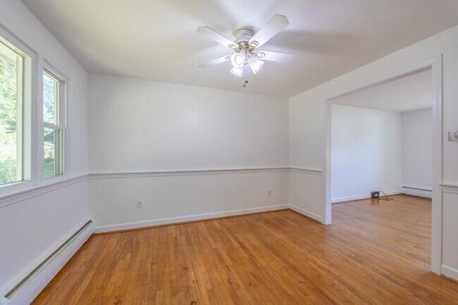 Building Photo - 5 Bedroom Split Level Single Family