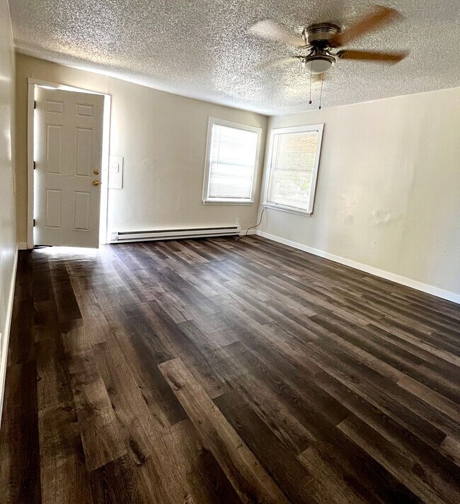 Building Photo - 2 Bedroom Single Family