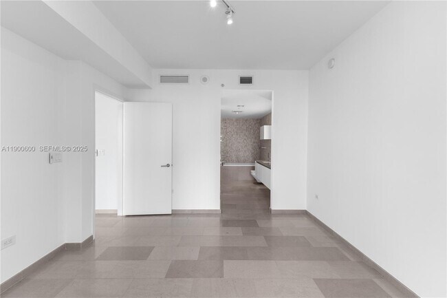 Building Photo - 68 SE 6th St