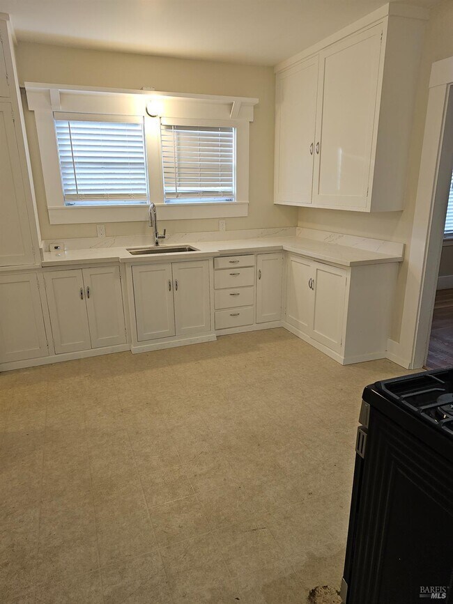 Building Photo - 412 Lincoln St