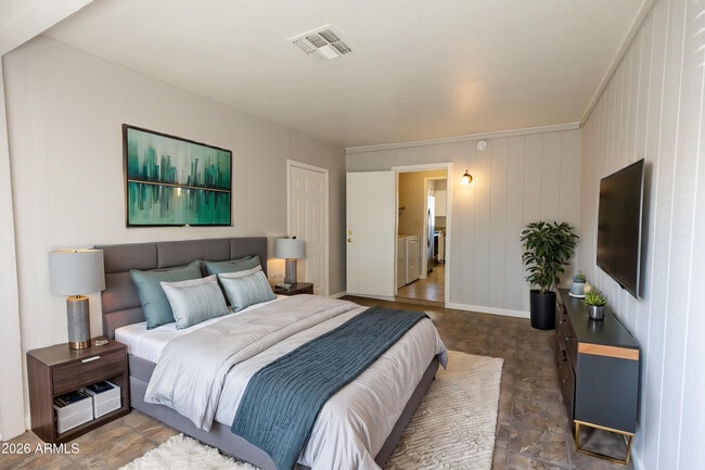 Building Photo - 2126 W Hermosa Dr