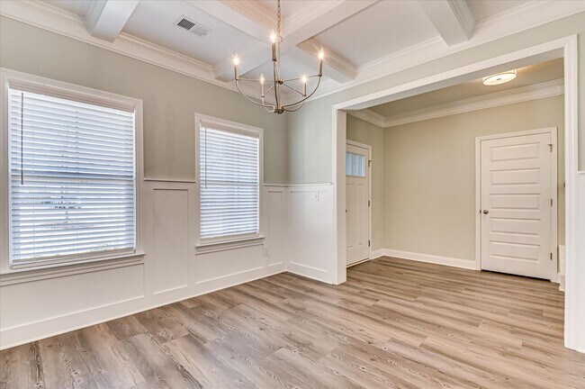 Building Photo - 705 Navan Ln