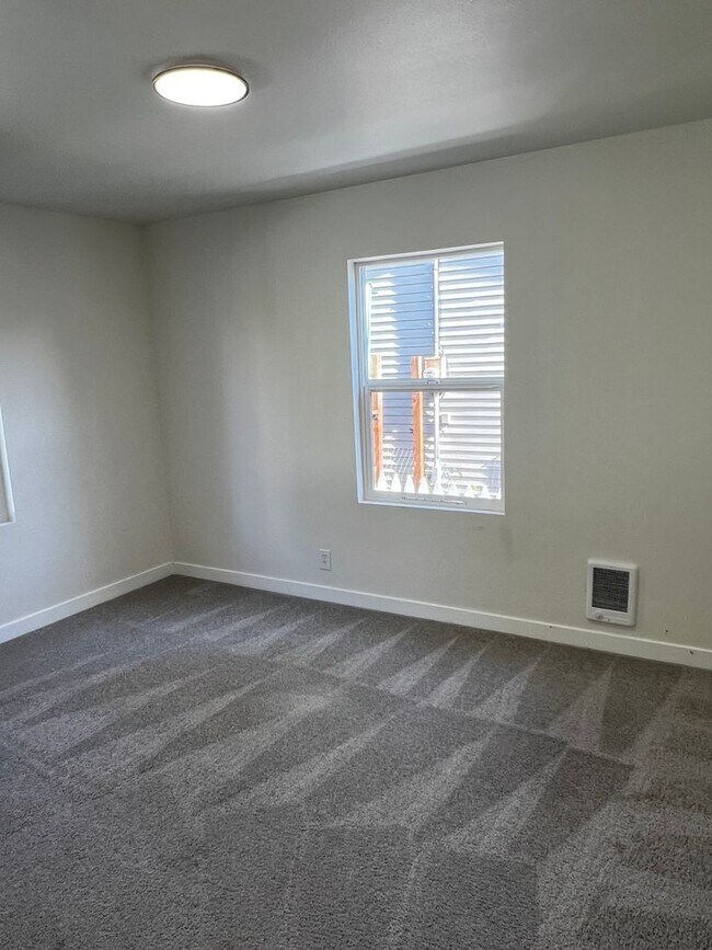 Building Photo - 804/806 S Marion Ave