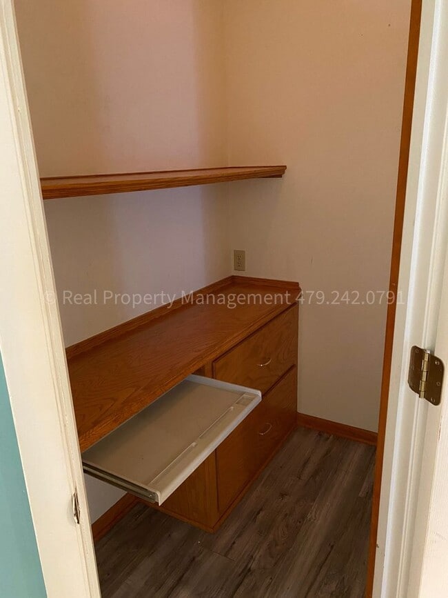 Building Photo - 1901 S 72nd St