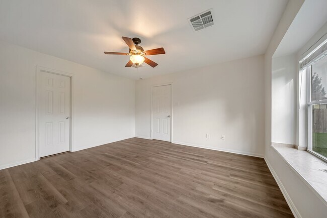 Building Photo - 18439 Sunrise Oaks Ct