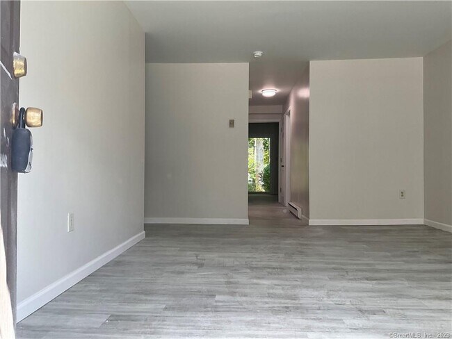 Building Photo - 1271 Washington St