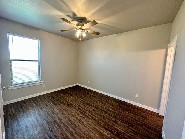 Building Photo - Available July 9th in Highly Desired Harve...