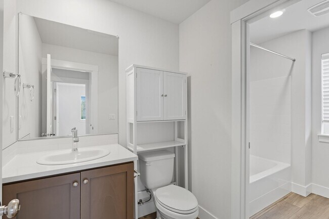Building Photo - Elegant 4 Bedroom| 2.5 Bathroom Tigard Hom...