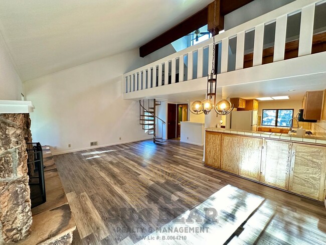 Building Photo - Cozy 2 bedroom on the creek w 1 Car Garage!