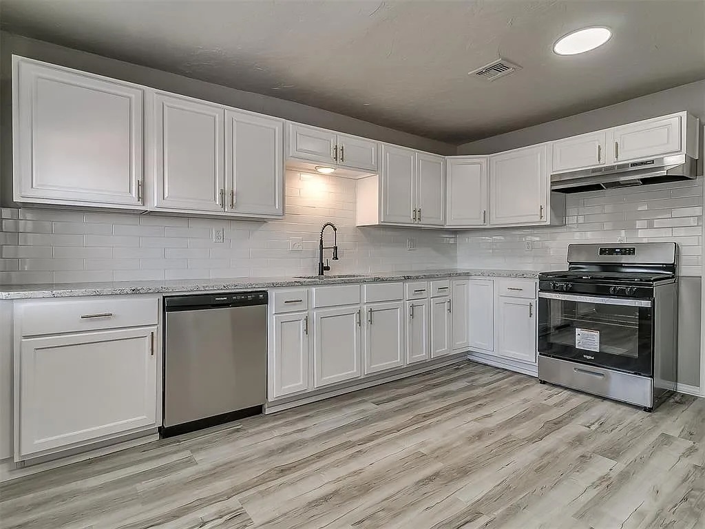 Kitchen - 2200 NW 33rd St