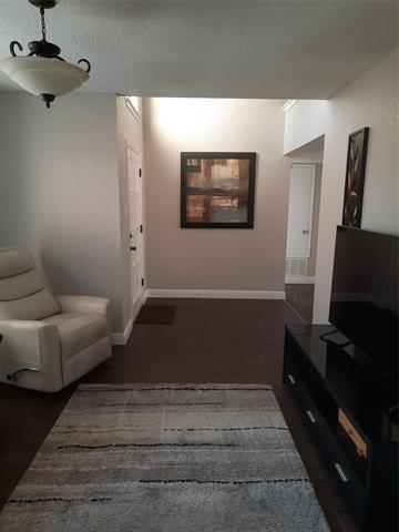 Building Photo - 207 Country Ln