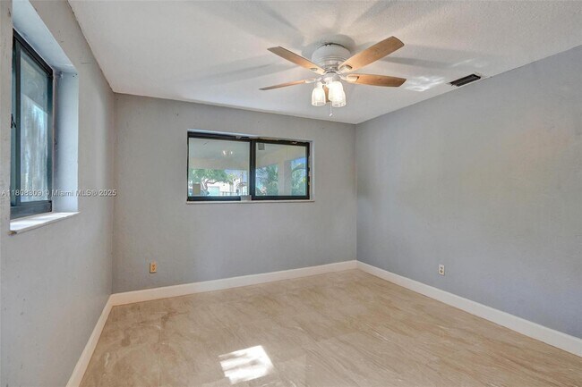 Building Photo - 2890 SW 9th St
