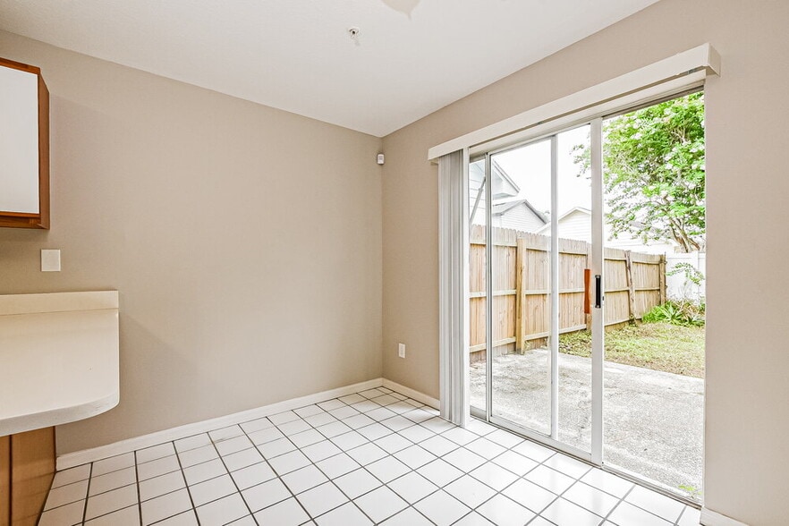 Building Photo - 3363 Hamlet Loop