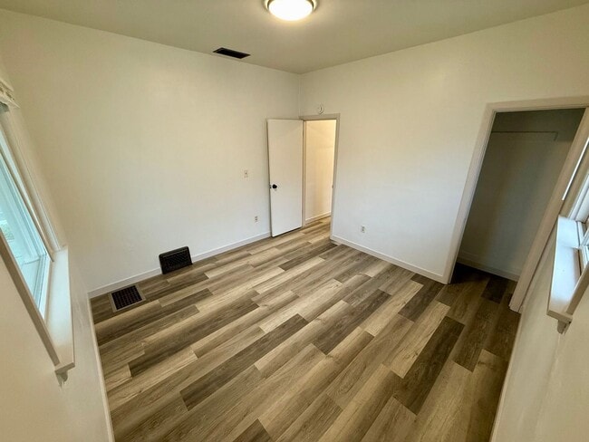 Building Photo - Approved Applicant - 2 Bedroom Newly Remod...