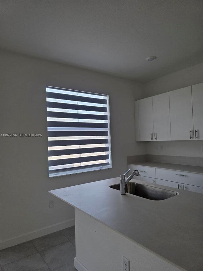 Building Photo - 2741 SE 24th Ct