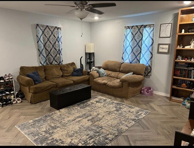 Living room - 2512 Norwood St