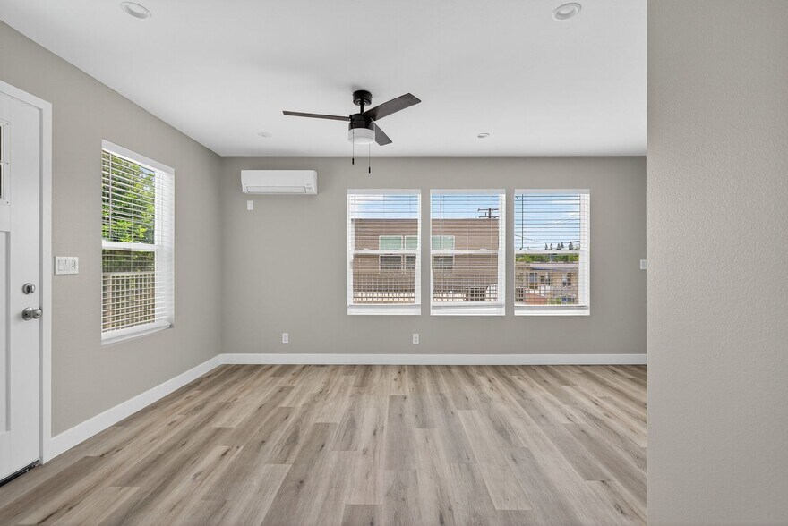 Building Photo - 113 S Lillie Ave