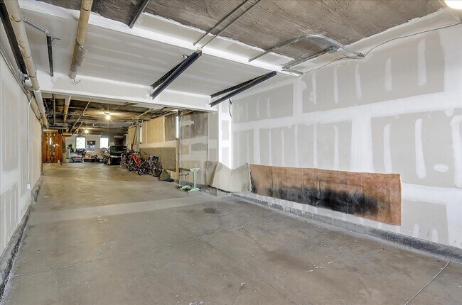Building Photo - 1237 Chestnut St