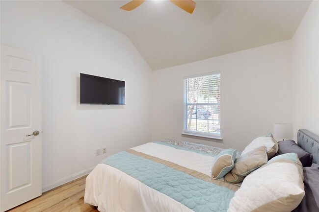 Building Photo - 18 Avenswood Pl