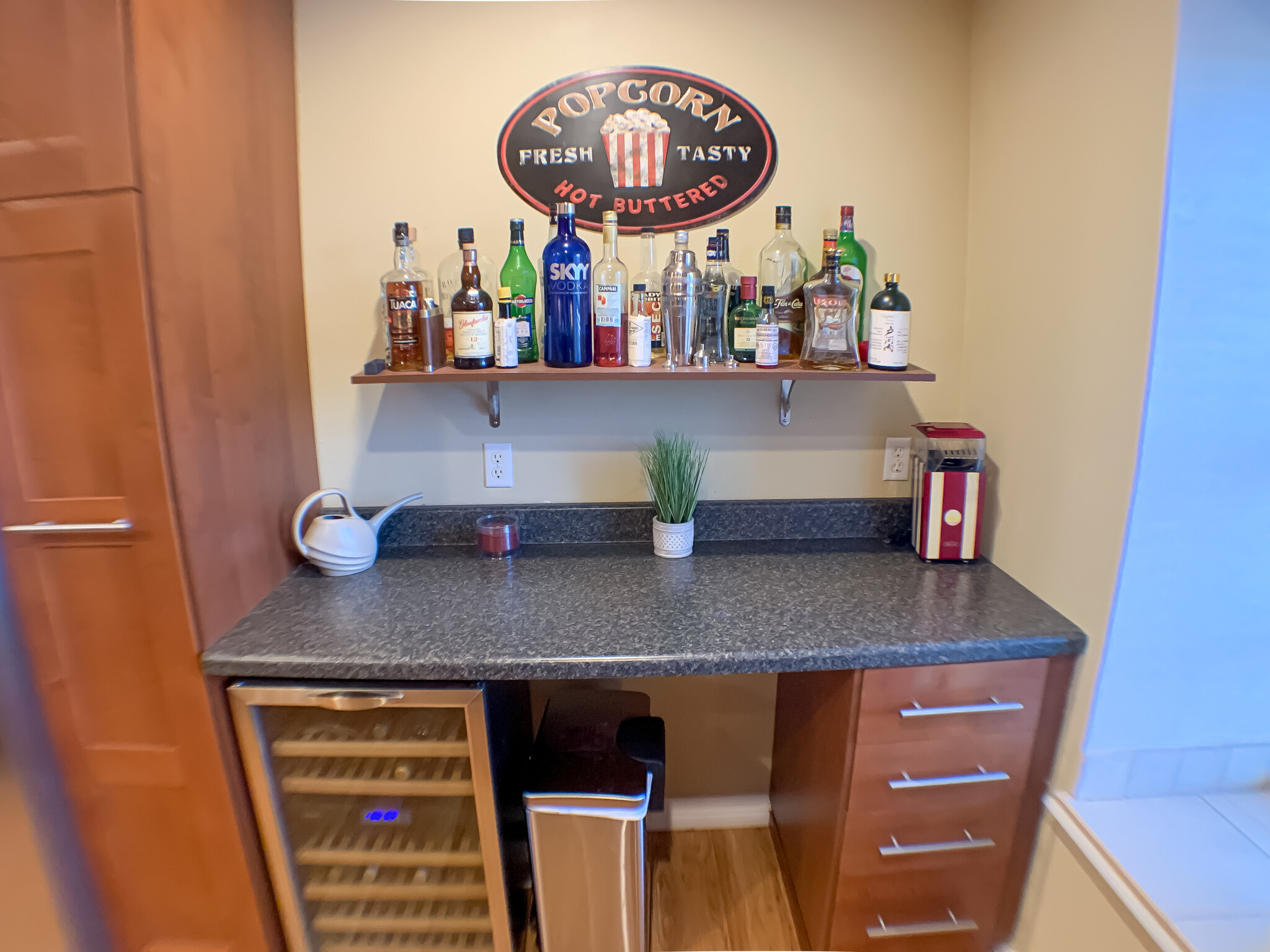 Mini bar (alcohol sadly not included). - 2425 Ashdale Dr