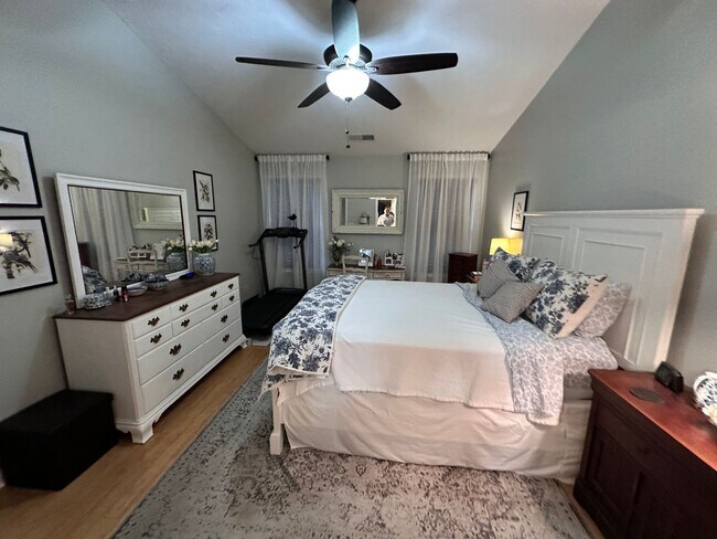 Building Photo - COMING SOON! Beautiful Single Family House with 3 BR and 2 Baths! All Electric, Garage