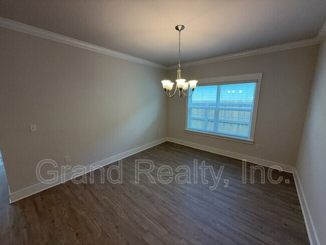 Building Photo - 7016 Whitetail Run Dr