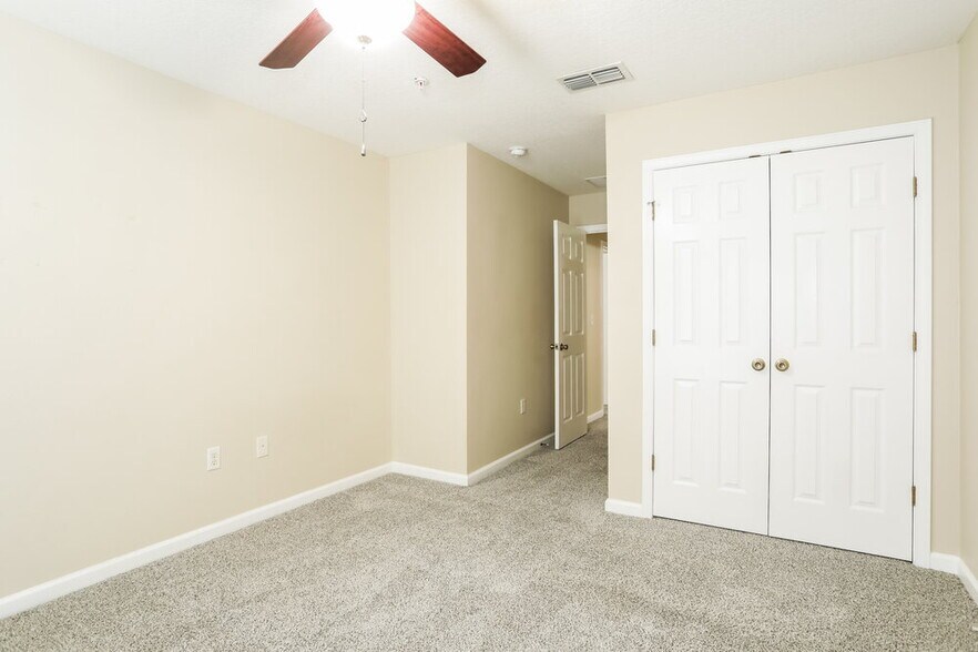 Building Photo - 899 Black Cherry Dr S