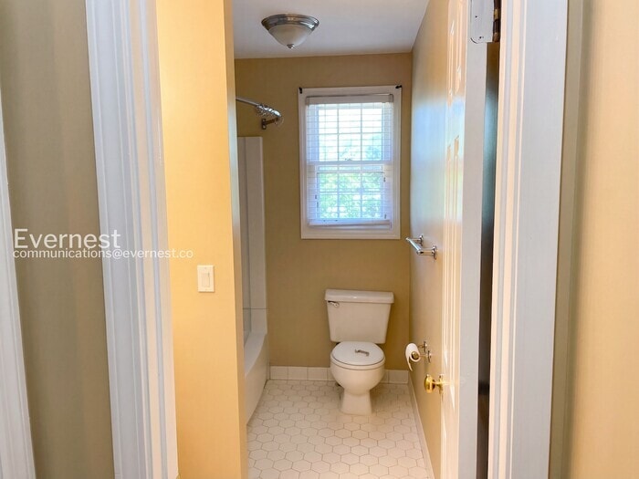 Building Photo - 1203 Countryside Dr