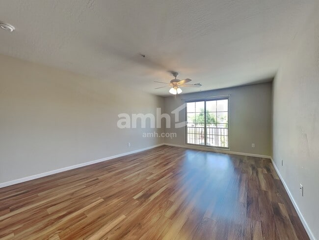 Building Photo - 20709 W Maiden Ln