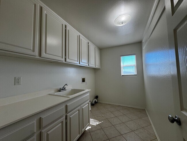 Building Photo - Spacious 4 bedroom in Murrieta for rent!