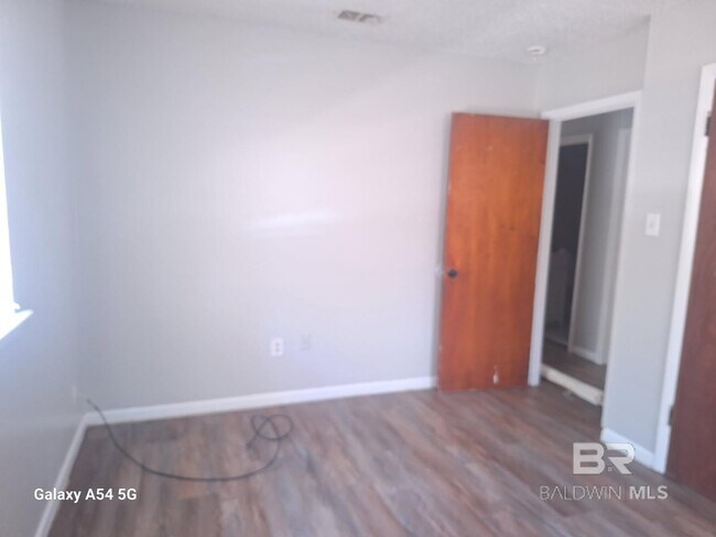 Building Photo - 2209 Wolf Ridge Rd