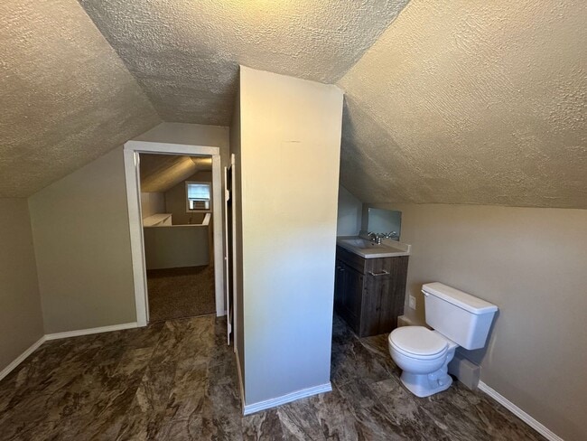 Building Photo - PRICE REDUCED! 4 Bedroom, 1.5 Bathroom Hou...