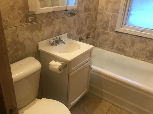 Building Photo - 4 bedroom single family home