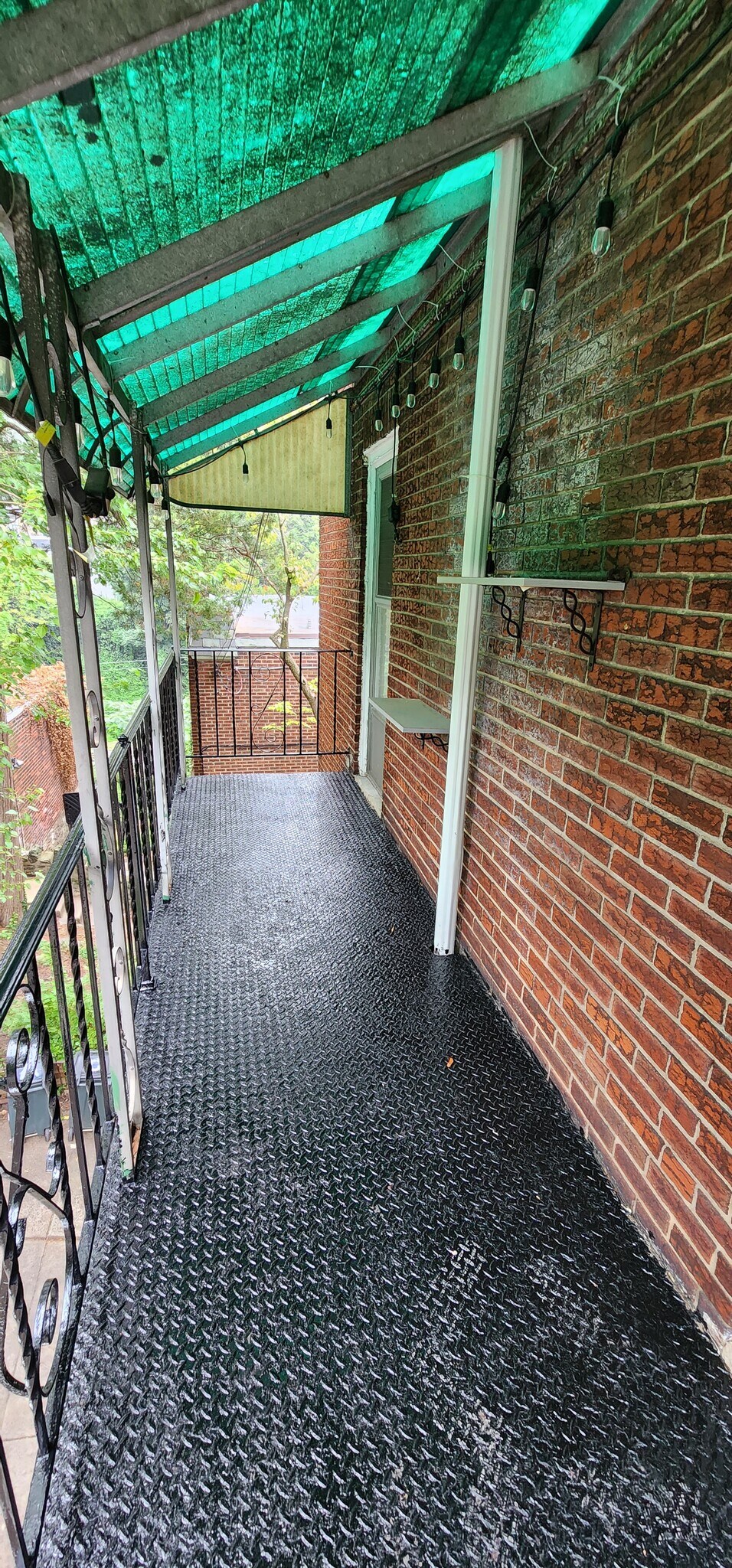 Balcony connecting bedrooms - 6142 North 8th Street